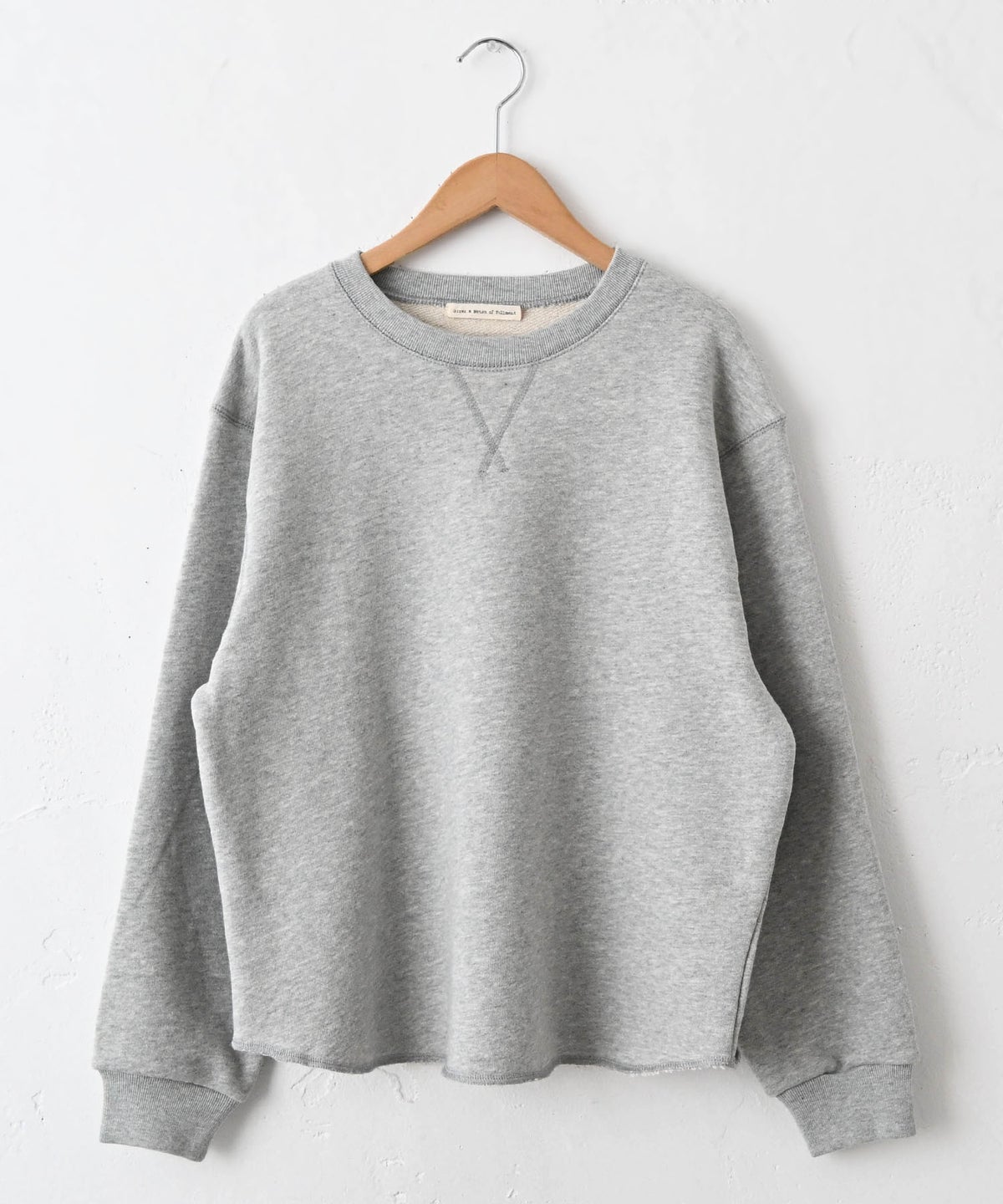 Gives a sense of fullment｜カットオフラウンドプルオーバー [[863110]][C]