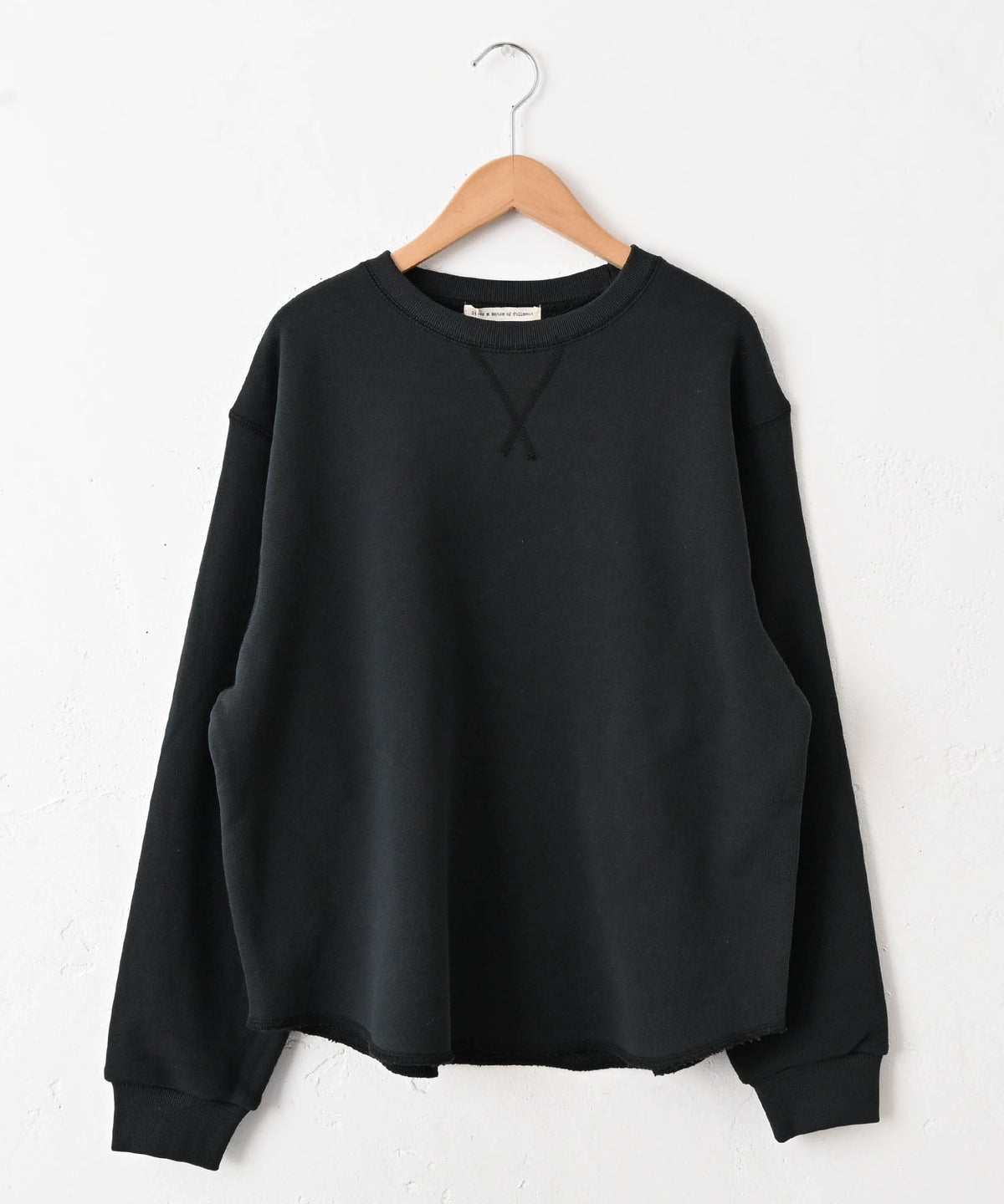 Gives a sense of fullment｜カットオフラウンドプルオーバー [[863110]][C]