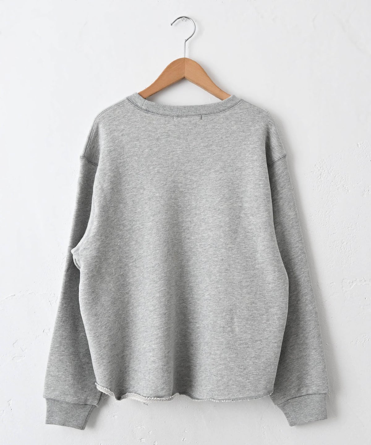 Gives a sense of fullment｜カットオフラウンドプルオーバー [[863110]][C]
